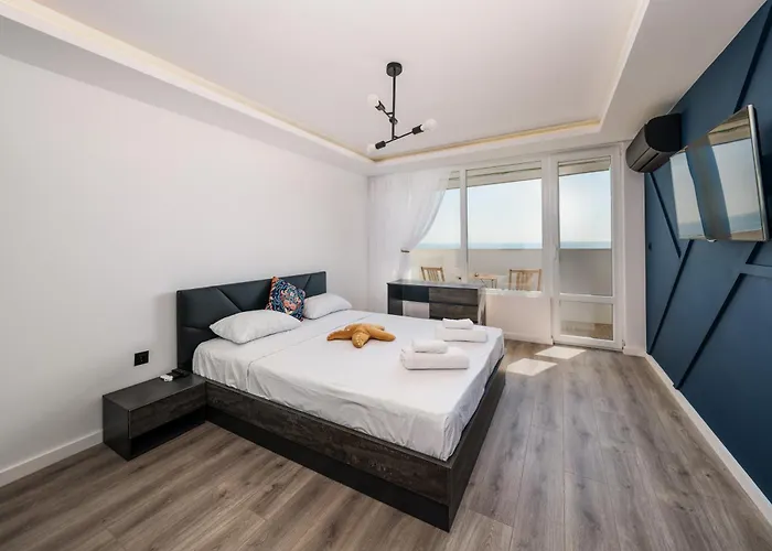 Lazur Sea View شقة *