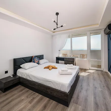 Lazur Sea View Apartmán *